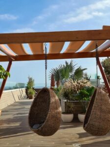 toit terrasse avec de nombreuses zones de détente à l'appart'hôtel Three House Hotel à Funchal sur l'île de Madère