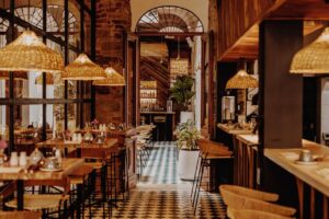 restaurant avec vue sur les cuisines dans le centre historique et authentique de Panama City