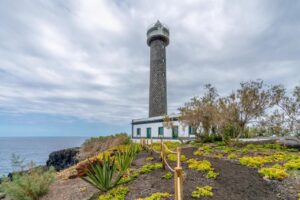 vue du phare et du jardin l'entourant
