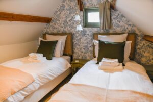 chambre tin sous les toits dans la maison simart, maison à louer à Troyes