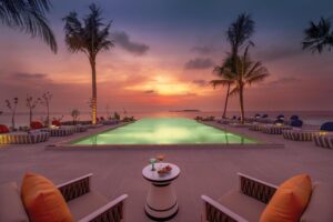 coucher de soleil magnifique et romantique sur une île des Maldives