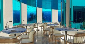 restaurant sous l'océan pour manger en compagnie des poissons et compris dans la formule tout inclus de l'hôtel