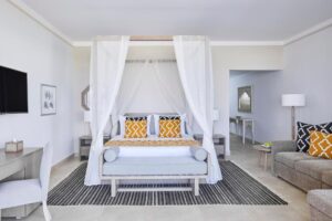 chambre de l'hôtel Steigenberger Resort Alaia pouvant accueillir jusqu'à 3 personnes