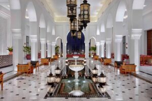 lobby de l'hôtel Steigenberger Resort Alaia