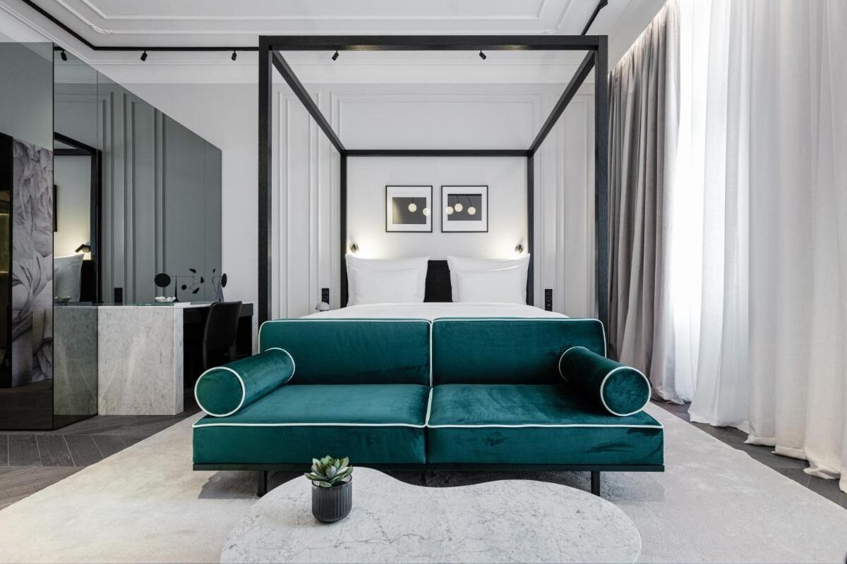 chambre deluxe moderne et élégante à l'hôtel The Amauris Vienna