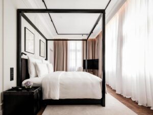 chambre à l'ambiance cosy dans une des suites de l'hôtel