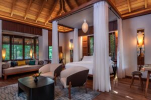 chambre luxueuse dans une villa tropicale