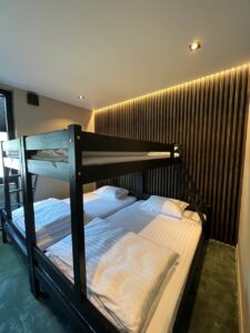 chambre quadruple avec 2 lits superposés