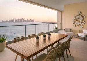 terrasse avec vue sur la mer et Doha au large