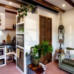 séjour de la maison à louer Guesthouse Rotterdam avec espace salon et kitchenette