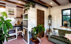 séjour de la maison à louer Guesthouse Rotterdam avec espace salon et kitchenette