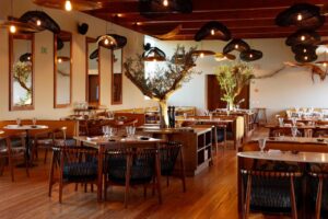 salle du restaurant principale de l'hôtel à la cuisine portuguaise