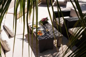 repas servi sur la terrasse