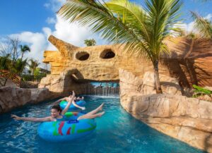 rivière aquatique parmi les animations de l'hôtel Royalton Bavaro de Punta Cana