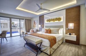 suite avec terrasse donnant directement accès à l'une des piscines de l'hôtel