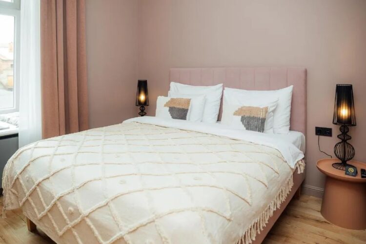 chambre cosy dans un espace nuit d'un studio