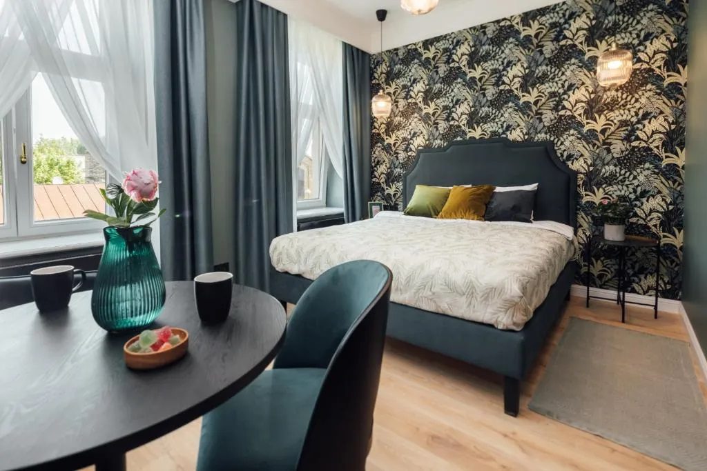 espace nuit dans un studio avec kitchenette dans une résidence hôtel de Riga en Lettonie