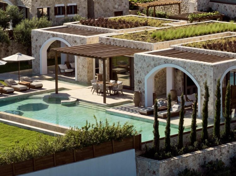 magnifique piscine privée avec jardin et terrasse dans uen grande villa de vacances avec 3 chambres sur l'île de Zante en Grèce