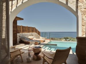piscine privée et vue mer dans une villa de l'hôtel