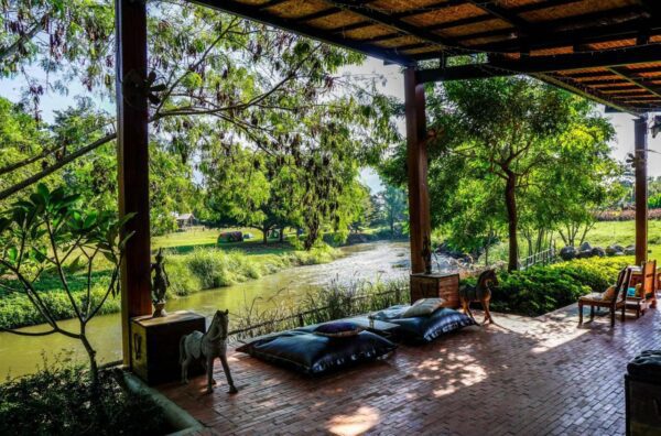 terrasse au bord de la rivière Pai