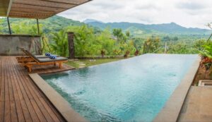 piscine privée avec vue sur les montagnes et les rizières au nord-ouest de Bali