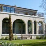 vue du jardin et de la façade du Bagatelle Gardenhouse, petit boutique hôtel de charme à Budapest