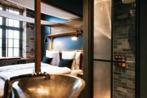 chambre moderne et chaleureuse