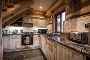 cuisine totalement équipée en électroménager