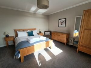 spacieuse et confortable chambre double