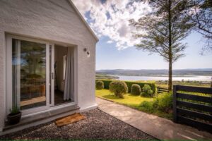 magnifique vue sur un loch dans un joli cottage à louer sur l'île de Skye