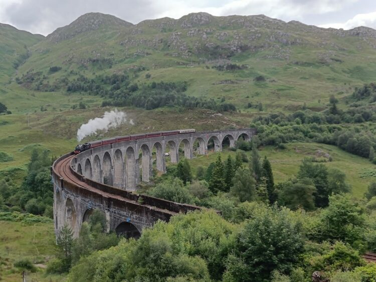 train d'Harry Potter à Glenfinnan en Écosse