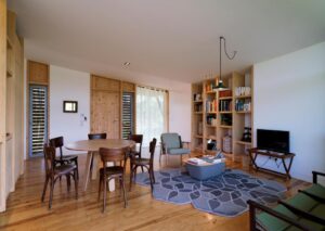 intérieur du séjour du lodge familial pouvant accueillir 2 adultes et jusqu'à 4 enfants