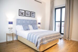 chambre double spacieuse et lumineuse
