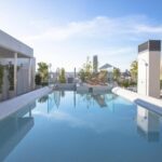 piscine sur le toit terrasse de l'hôtel nQn Sevilla en plein cœur du centre historique de Séville