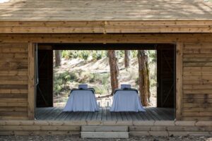 cabine de massage au milieu de la nature au spa de l'hôtel Sublime Comporta