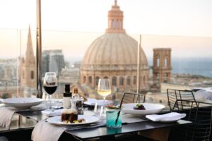 restaurant de l'hôtel situé sur le toit terrasse et offrant une splendide vue panoramique