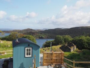 lodge cabane cosy et chic avec vue panoramique sur la côte ouest des Highlands en Écosse