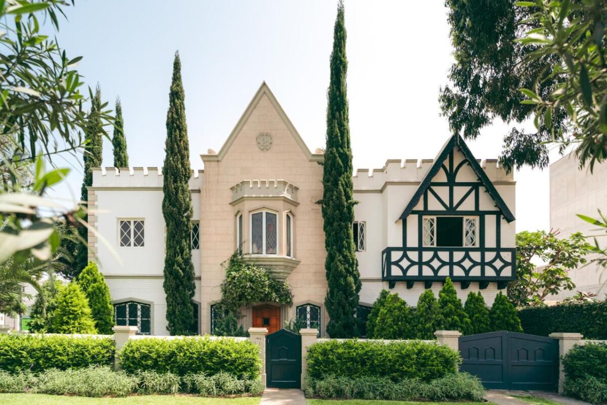 boutique hôtel Atemporal installé dans une magnifique maison des années 1940, soigneusement restaurée au cœur du quartier Miraflores de Lima, au Pérou