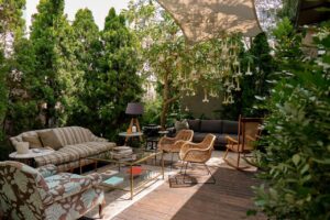 salon de jardin dans une atmosphère végétale et intimiste à l'hôtel Atemporal à Lima