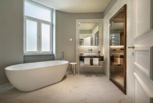 sauna privé dans la salle de bain d'une des suites de l'hôtel