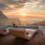 Merveilleux coucher de soleil sur Santorin depuis la terrasse privée d'une suite du Pnoe Luxury Suites