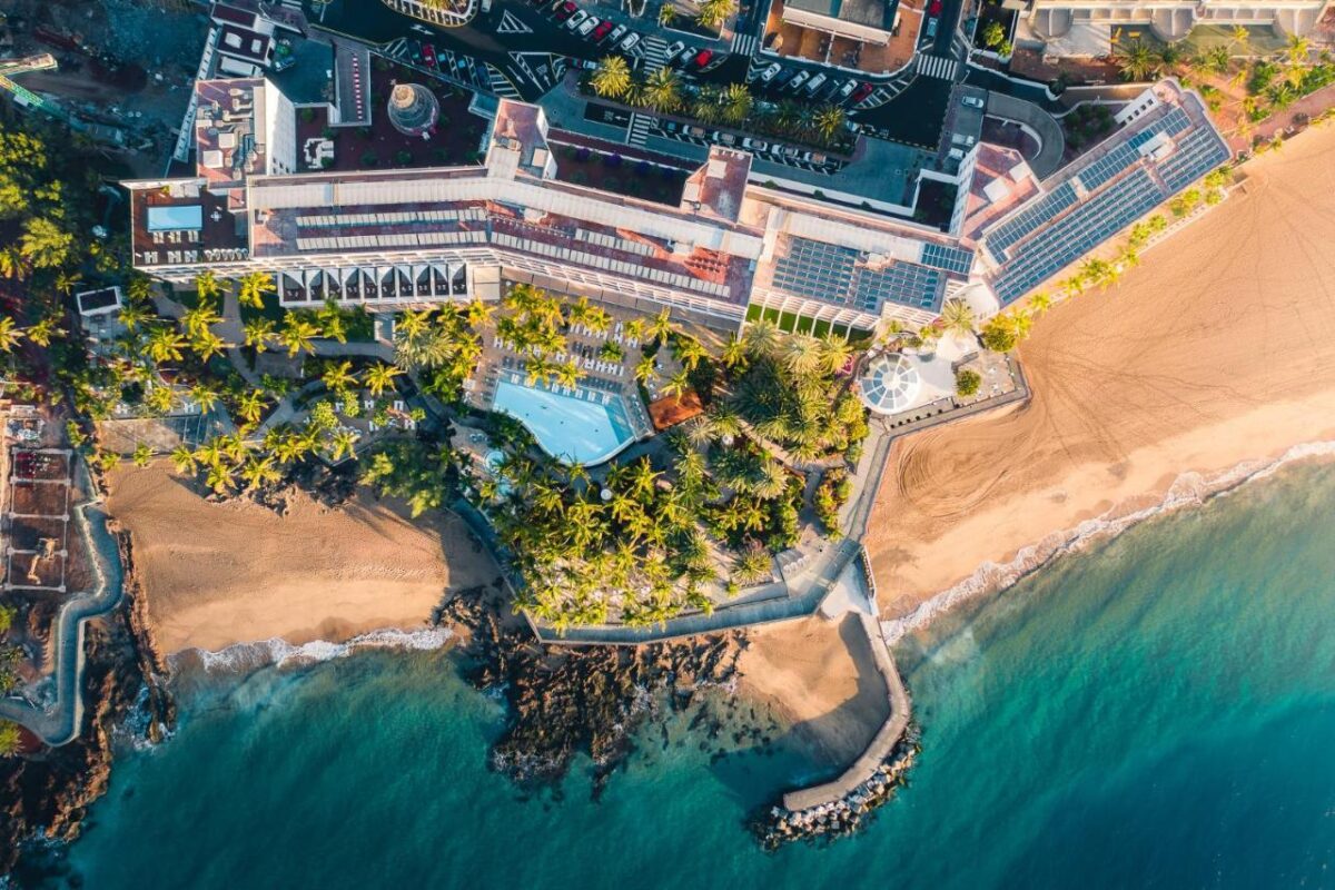 vue aérienne de hôtel Fariones sur l'île de Lanzarote aux Canaries