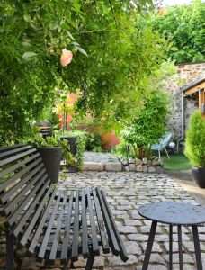jardin agréable pour se poser en plein cœur du centre historique de Limoges à la chambre d'hôtes Les Allois