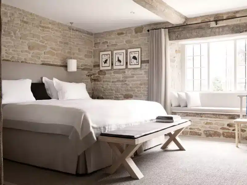 chambre de charme en pierre et poutres apparentes