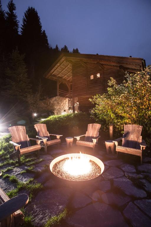 Brasero en extérieur pour se mettre au coin du feu les soirs d'été et observer le ciel