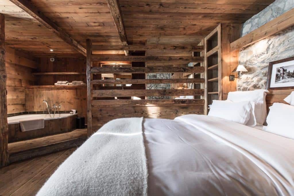 chambre dans un chalet de montagne typiquement savoyard