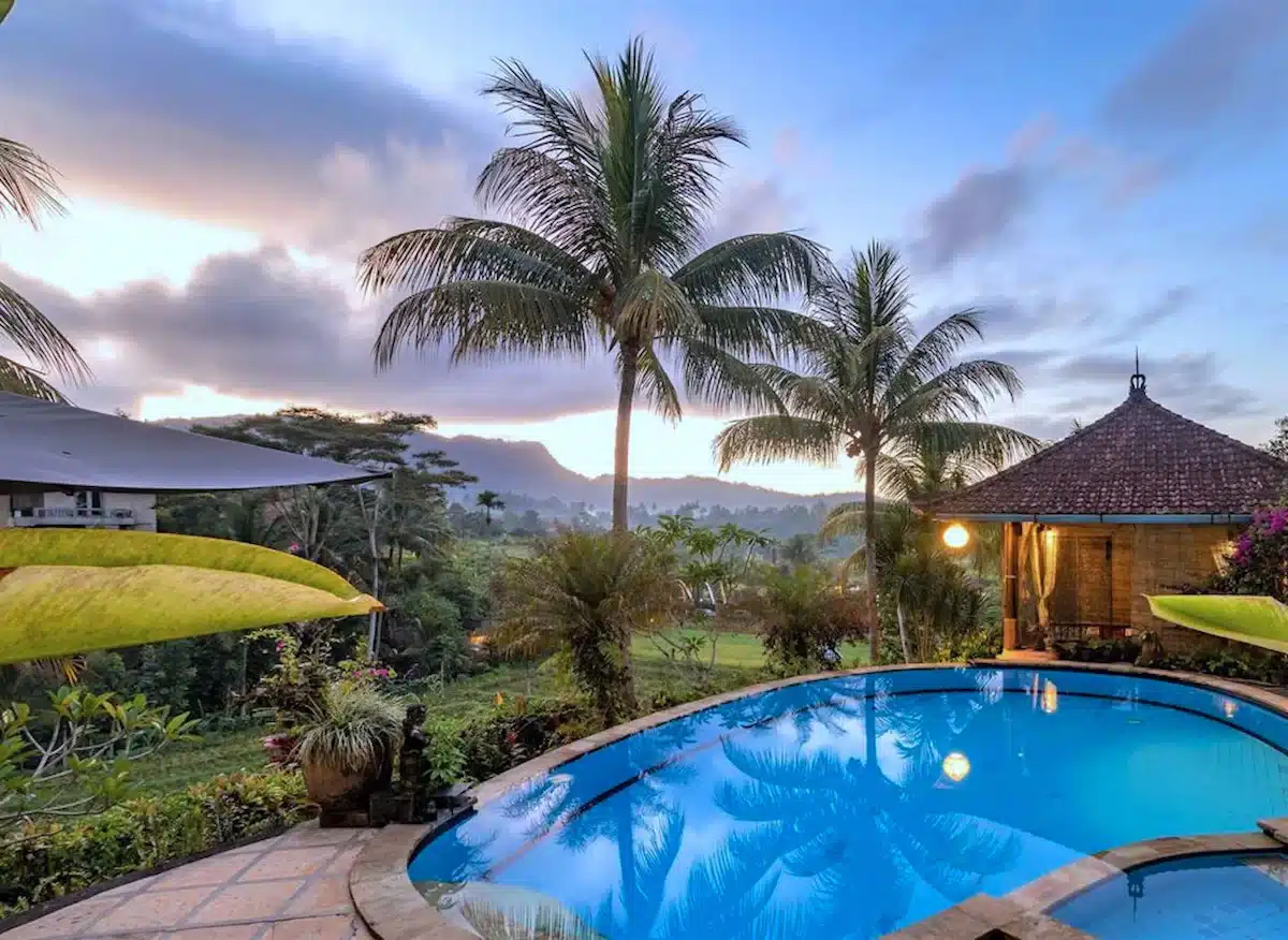 piscine avec vue panoramique à l'hôtel Cepik Villa Sidemen