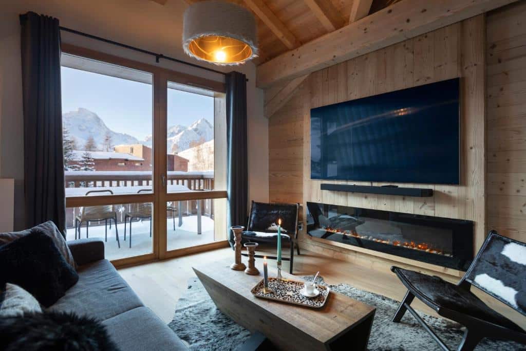 Séjour cosy et chaleureux avec terrasse et vue sur les montagnes
