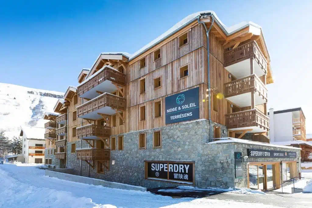 façade extérieure de la résidence Neige et Soleil - Terrésens aux Deux Alpes en Isère