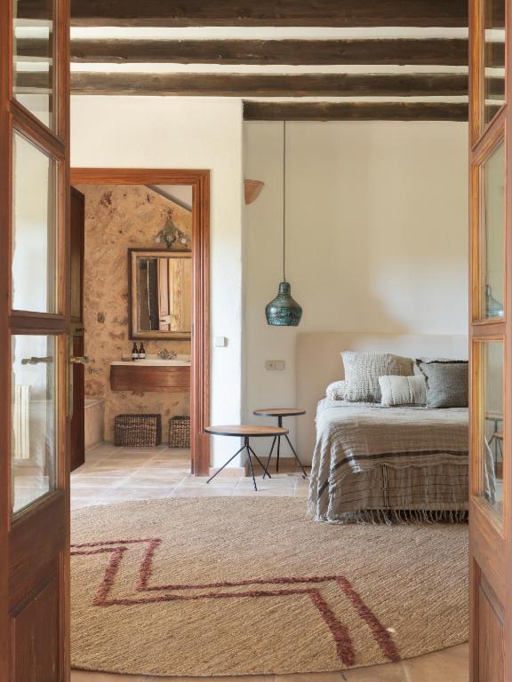 chambre cosy aux couleurs terreuses qui lui donne beaucoup de chaleur